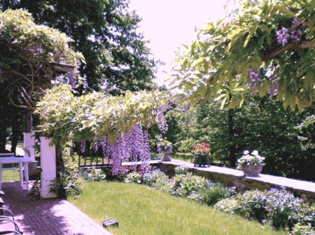 Whistler'S Inn Lenox Bagian luar foto